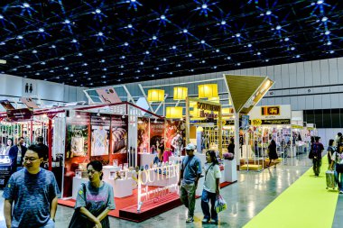Tayland 'daki QSNCC' de 2025 sayılı Style Bangkok etkinliği. Bir sürü yerli insan alışveriş için kendi çıkarları doğrultusunda geliyor. Bangkok, Tayland. - 5 Nisan 2025.