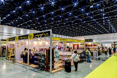 Tayland 'daki QSNCC' de 2025 sayılı Style Bangkok etkinliği. Bir sürü yerli insan alışveriş için kendi çıkarları doğrultusunda geliyor. Bangkok, Tayland. - 5 Nisan 2025.