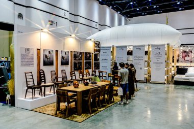 Tayland 'daki QSNCC' de 2025 sayılı Style Bangkok etkinliği. Bir sürü yerli insan alışveriş için kendi çıkarları doğrultusunda geliyor. Bangkok, Tayland. - 5 Nisan 2025.