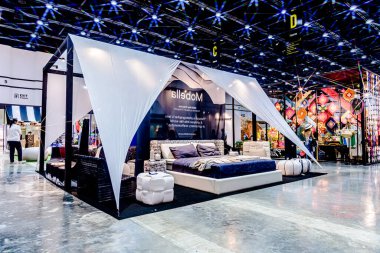 Tayland 'daki QSNCC' de 2025 sayılı Style Bangkok etkinliği. Bir sürü yerli insan alışveriş için kendi çıkarları doğrultusunda geliyor. Bangkok, Tayland. - 5 Nisan 2025.