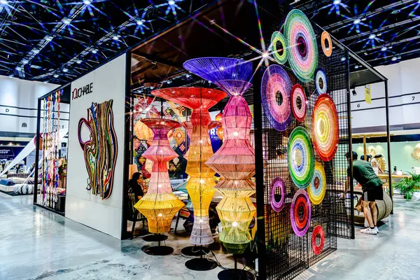 Tayland 'daki QSNCC' de 2025 sayılı Style Bangkok etkinliği. Bir sürü yerli insan alışveriş için kendi çıkarları doğrultusunda geliyor. Bangkok, Tayland. - 5 Nisan 2025.