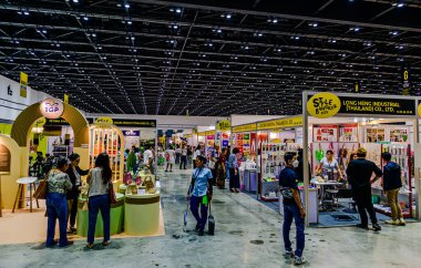 Tayland 'daki QSNCC' de 2025 sayılı Style Bangkok etkinliği. Bir sürü yerli insan alışveriş için kendi çıkarları doğrultusunda geliyor. Bangkok, Tayland. - 5 Nisan 2025.