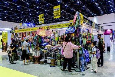 Tayland 'daki QSNCC' de 2025 sayılı Style Bangkok etkinliği. Bir sürü yerli insan alışveriş için kendi çıkarları doğrultusunda geliyor. Bangkok, Tayland. - 5 Nisan 2025.