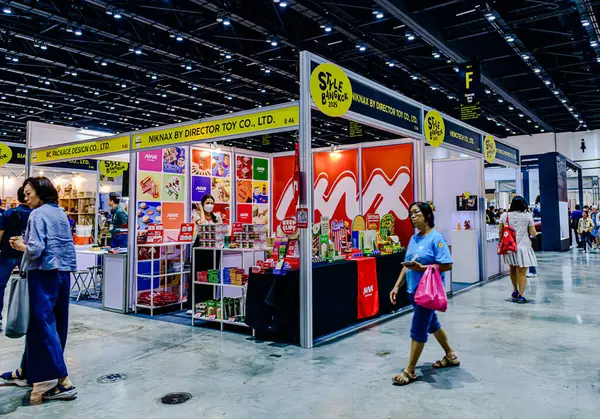 Tayland 'daki QSNCC' de 2025 sayılı Style Bangkok etkinliği. Bir sürü yerli insan alışveriş için kendi çıkarları doğrultusunda geliyor. Bangkok, Tayland. - 5 Nisan 2025.