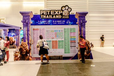Bangkok, Tayland. - 1 Mayıs 2025, Tayland 'daki Hayvan Fuarı QSNCC' de. Ziyaretçiler, alışveriş için kendi hayvanlarını getirebilir ve şovdaki diğer hayvanlarla eğlenebilirler..