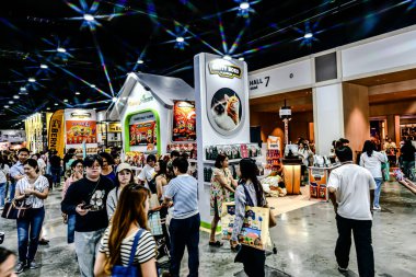 Bangkok, Tayland. - 1 Mayıs 2025, Tayland 'daki Hayvan Fuarı QSNCC' de. Ziyaretçiler, alışveriş için kendi hayvanlarını getirebilir ve şovdaki diğer hayvanlarla eğlenebilirler..