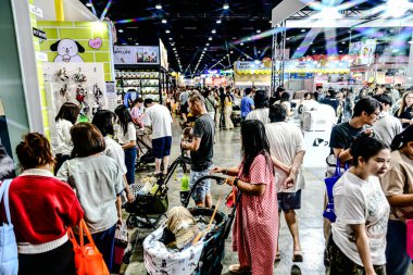 Bangkok, Tayland. - 1 Mayıs 2025, Tayland 'daki Hayvan Fuarı QSNCC' de. Ziyaretçiler, alışveriş için kendi hayvanlarını getirebilir ve şovdaki diğer hayvanlarla eğlenebilirler..