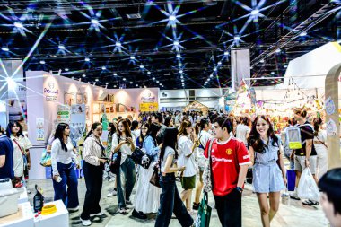 QSNCC 'de Tayland' daki Hayvan Fuarı 'nda. Ziyaretçiler, alışveriş için kendi hayvanlarını getirebiliyor ve şovdaki diğer evcil hayvanlarla eğlenebiliyorlar. Bangkok, Tayland. - 1 Mayıs 2025.