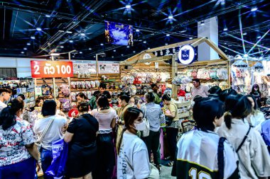 QSNCC 'de Tayland' daki Hayvan Fuarı 'nda. Ziyaretçiler, alışveriş için kendi hayvanlarını getirebiliyor ve şovdaki diğer evcil hayvanlarla eğlenebiliyorlar. Bangkok, Tayland. - 1 Mayıs 2025.