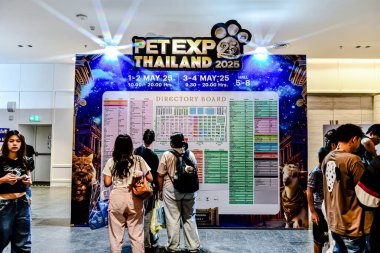 QSNCC 'de Tayland' daki Hayvan Fuarı 'nda. Ziyaretçiler, alışveriş için kendi hayvanlarını getirebiliyor ve şovdaki diğer evcil hayvanlarla eğlenebiliyorlar. Bangkok, Tayland. - 1 Mayıs 2025.