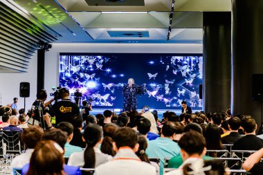 Bangkok 'un Bangkapi bölgesinde, MCC Hall' daki M Life Store 'da We All Pride Thailand' ın kampanya etkinliği. Yerel halk mutlu bir şekilde buluşmayı sever. Bangkok, Tayland. - 24 Mayıs 2025.