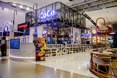 Bangkok, Tayland. - 22 Mayıs 2025: Bangkapi bölgesindeki M Life Store 'daki farklı marka dükkanlarının iç görünümü, Tayland.