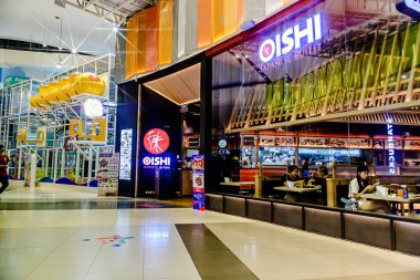 Bangkok, Tayland. - 22 Mayıs 2025: Bangkapi bölgesindeki M Life Store 'daki farklı marka dükkanlarının iç görünümü, Tayland.