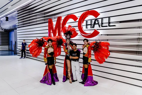 Bangkok 'un Bangkapi bölgesinde, MCC Hall' daki M Life Store 'da We All Pride Thailand' ın kampanya etkinliği. Yerel halk mutlu bir şekilde buluşmayı sever. Bangkok, Tayland. - 24 Mayıs 2025.