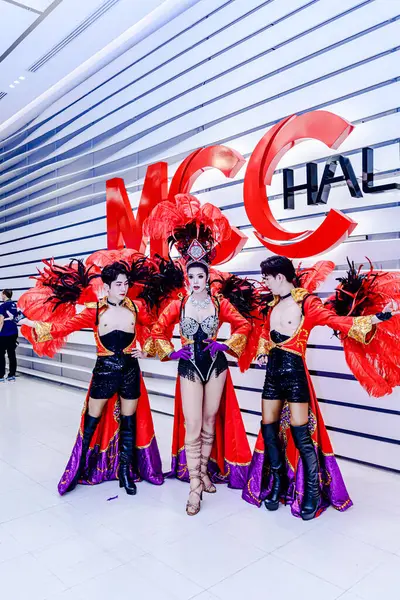 Bangkok 'un Bangkapi bölgesinde, MCC Hall' daki M Life Store 'da We All Pride Thailand' ın kampanya etkinliği. Yerel halk mutlu bir şekilde buluşmayı sever. Bangkok, Tayland. - 24 Mayıs 2025.