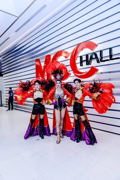 Bangkok 'un Bangkapi bölgesinde, MCC Hall' daki M Life Store 'da We All Pride Thailand' ın kampanya etkinliği. Yerel halk mutlu bir şekilde buluşmayı sever. Bangkok, Tayland. - 24 Mayıs 2025.