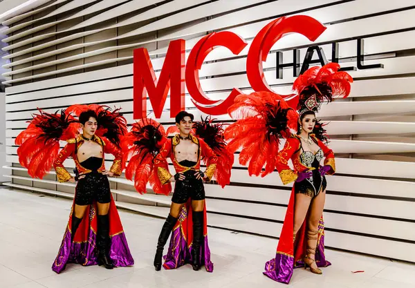 Bangkok 'un Bangkapi bölgesinde, MCC Hall' daki M Life Store 'da We All Pride Thailand' ın kampanya etkinliği. Yerel halk mutlu bir şekilde buluşmayı sever. Bangkok, Tayland. - 24 Mayıs 2025.