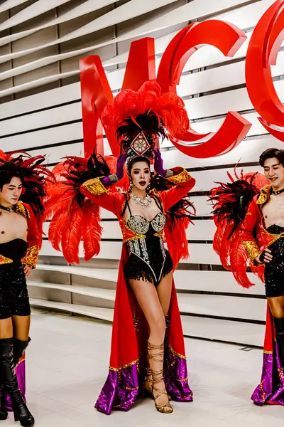 Bangkok 'un Bangkapi bölgesinde, MCC Hall' daki M Life Store 'da We All Pride Thailand' ın kampanya etkinliği. Yerel halk mutlu bir şekilde buluşmayı sever. Bangkok, Tayland. - 24 Mayıs 2025.