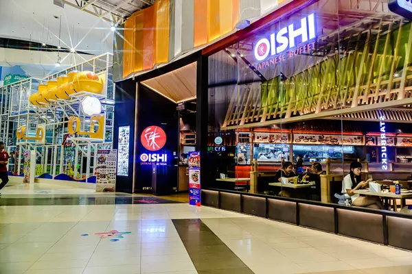 Bangkok, Tayland. - 22 Mayıs 2025: Bangkapi bölgesindeki M Life Store 'daki farklı marka dükkanlarının iç görünümü, Tayland.