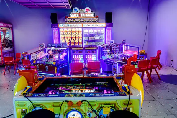 Bangkok, Tayland. - 22 Mayıs 2025: Bangkapi bölgesindeki M Life Store 'daki farklı marka dükkanlarının iç görünümü, Tayland.