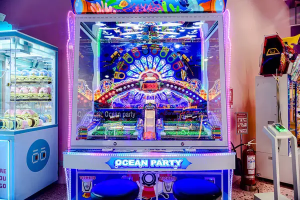 Bangkok, Tayland. - 22 Mayıs 2025: Bangkapi bölgesindeki M Life Store 'daki farklı marka dükkanlarının iç görünümü, Tayland.