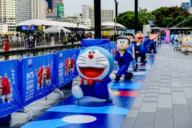 Bangkok, Tayland. - 22 Mayıs 2025: Tayland 'daki Doraemon and Friends Tour' da Asya 'nın en iyi alışveriş merkezlerinden biri olan ICON SIAM' da düzenlenen özel kampanya etkinliği..