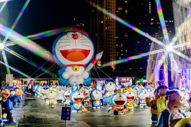 Bangkok, Tayland. - 22 Mayıs 2025: Tayland 'daki Doraemon and Friends Tour' da Asya 'nın en iyi alışveriş merkezlerinden biri olan ICON SIAM' da düzenlenen özel kampanya etkinliği..