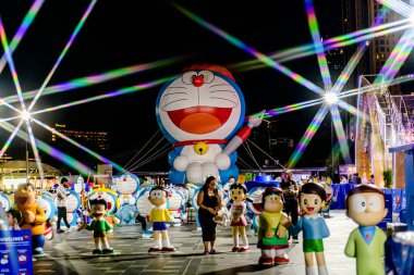 Bangkok, Tayland. - 22 Mayıs 2025: Tayland 'daki Doraemon and Friends Tour' da Asya 'nın en iyi alışveriş merkezlerinden biri olan ICON SIAM' da düzenlenen özel kampanya etkinliği..