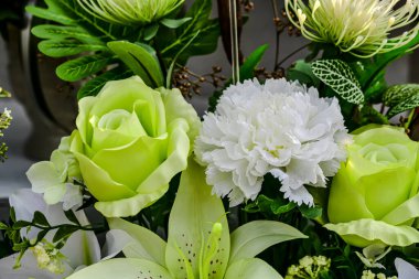 Güzel çiçek süslemeleri, çiçek arkaplanı, düğün dekorasyonu, gül deseni, renkli arka plan, seçici odak noktasında bir demet çiçek..