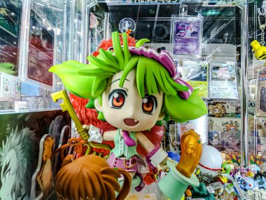 Farklı figür ve stillerde Japon plastik oyuncak bebekleri seçici odaklı hatıra olarak MIXT Chatuchak 'ta satılıyor. Bangkok, Tayland. - 7 Haziran 2025.