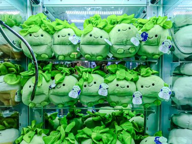 Central Rama9 'da iç mekan, Coin' in işlettiği oyun makineleri turistler ve yerel ziyaretçiler için şanslarını deneyebilsinler diye alışveriş merkezi eğlence alanı. Bangkok, Tayland. - 6 Haziran 2025.