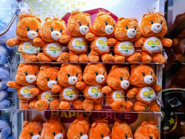 Central Rama9 'da iç mekan, Coin' in işlettiği oyun makineleri turistler ve yerel ziyaretçiler için şanslarını deneyebilsinler diye alışveriş merkezi eğlence alanı. Bangkok, Tayland. - 6 Haziran 2025.