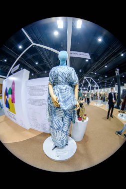 QSNCC Sergi Merkezi 'nde düzenlenen Craft Bangkok 2025 Tayland' da üretilen ürünlerin çeşitlerini satan farklı tedarikçilerle birlikte. Balık gözü lensli fotoğraflar. Bangkok, Tayland. - 21 Haziran 2025.