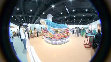 Bangkok 2025, QSNCC sergi merkezinde farklı tedarikçilerle Tayland 'da üretilen ürünlerin çeşitlerini satan el sanatları. Bangkok, Tayland. - 21 Haziran 2025.