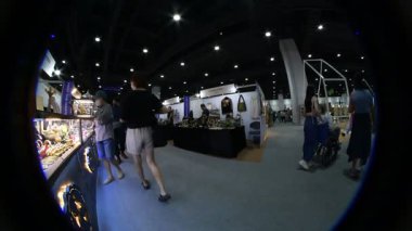 Bangkok 2025, QSNCC sergi merkezinde farklı tedarikçilerle Tayland 'da üretilen ürünlerin çeşitlerini satan el sanatları. Bangkok, Tayland. - 21 Haziran 2025.