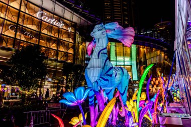 Icon Siyam alışveriş merkezi, nehir kenarındaki parkta YUYUAN Fener Festivali düzenliyor. Turistler ve yerel halk tarafından ziyaret ediliyor. Bangkok, Tayland. - 3 Temmuz 2025.