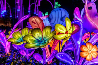 Icon Siyam alışveriş merkezi, nehir kenarındaki parkta YUYUAN Fener Festivali düzenliyor. Turistler ve yerel halk tarafından ziyaret ediliyor. Bangkok, Tayland. - 3 Temmuz 2025.