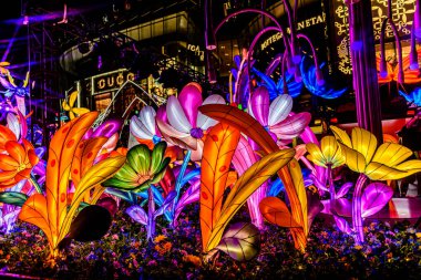 Icon Siyam alışveriş merkezi, nehir kenarındaki parkta YUYUAN Fener Festivali düzenliyor. Turistler ve yerel halk tarafından ziyaret ediliyor. Bangkok, Tayland. - 3 Temmuz 2025.