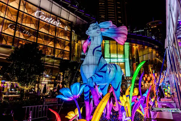 Icon Siyam alışveriş merkezi, nehir kenarındaki parkta YUYUAN Fener Festivali düzenliyor. Turistler ve yerel halk tarafından ziyaret ediliyor. Bangkok, Tayland. - 3 Temmuz 2025.