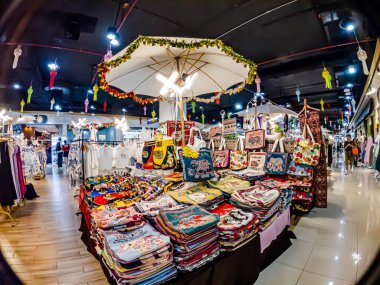 MIXT Chatuchak alışveriş merkezinde turistler ve ziyaretçiler için Coin işletilmiş oyun makinelerinin köşesinde şanslarını deneyebilsinler diye iç mekan. Bangkok, Tayland. - Bölüm 19, 2025.