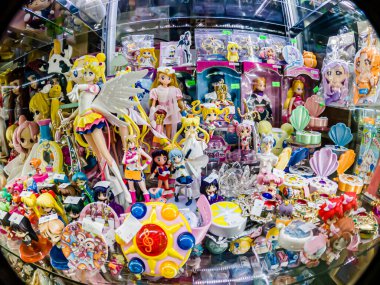 Farklı stillerde Japon plastik oyuncak bebekleri, MIXT Chatuchak 'ta alıcılar için hatıra koleksiyonu olarak satılıyor. Bangkok, Tayland. - 14 Ağustos 2025.