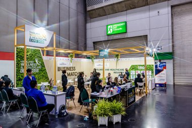 Bangkok, Tayland - 27 Haziran 2025: Bitec Bangna 'da düzenlenen Tayland Sağlık, Seyahat, Moda ve Turizm Sergisi.