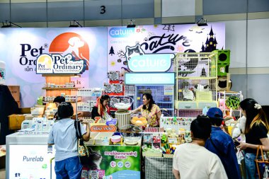 QSNCC 'de Tayland' da Hayvan Fuarı Şampiyonası. Ziyaretçiler evcil hayvanlarını alışverişe getirebilir ve diğer evcil hayvan severler ile etkinliklerin tadını çıkarabilirler. Bangkok, Tayland - 31 Temmuz 2025.