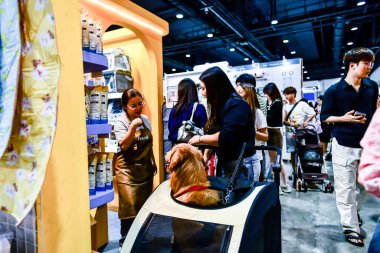 QSNCC 'de Tayland' da Hayvan Fuarı Şampiyonası. Ziyaretçiler evcil hayvanlarını alışverişe getirebilir ve diğer evcil hayvan severler ile etkinliklerin tadını çıkarabilirler. Bangkok, Tayland - 31 Temmuz 2025.