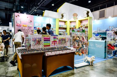 QSNCC 'de Tayland' da Hayvan Fuarı Şampiyonası. Ziyaretçiler evcil hayvanlarını alışverişe getirebilir ve diğer evcil hayvan severler ile etkinliklerin tadını çıkarabilirler. Bangkok, Tayland - 31 Temmuz 2025.