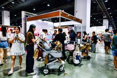 QSNCC 'de Tayland' da Hayvan Fuarı Şampiyonası. Ziyaretçiler evcil hayvanlarını alışverişe getirebilir ve diğer evcil hayvan severler ile etkinliklerin tadını çıkarabilirler. Bangkok, Tayland - 31 Temmuz 2025.