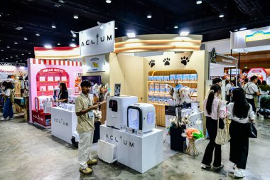 QSNCC 'de Tayland' da Hayvan Fuarı Şampiyonası. Ziyaretçiler evcil hayvanlarını alışverişe getirebilir ve diğer evcil hayvan severler ile etkinliklerin tadını çıkarabilirler. Bangkok, Tayland - 31 Temmuz 2025.