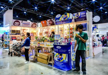 QSNCC 'de Tayland' da Hayvan Fuarı Şampiyonası. Ziyaretçiler evcil hayvanlarını alışverişe getirebilir ve diğer evcil hayvan severler ile etkinliklerin tadını çıkarabilirler. Bangkok, Tayland - 31 Temmuz 2025.