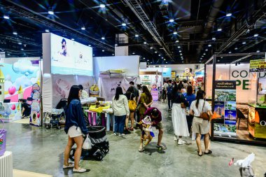 QSNCC 'de Tayland' da Hayvan Fuarı Şampiyonası. Ziyaretçiler evcil hayvanlarını alışverişe getirebilir ve diğer evcil hayvan severler ile etkinliklerin tadını çıkarabilirler. Bangkok, Tayland - 31 Temmuz 2025.