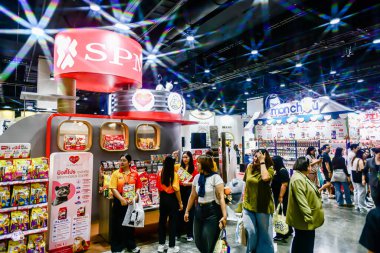 QSNCC 'de Tayland' da Hayvan Fuarı Şampiyonası. Ziyaretçiler evcil hayvanlarını alışverişe getirebilir ve diğer evcil hayvan severler ile etkinliklerin tadını çıkarabilirler. Bangkok, Tayland - 31 Temmuz 2025.